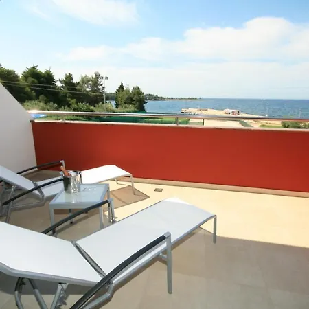 Egida Capris Apartament *